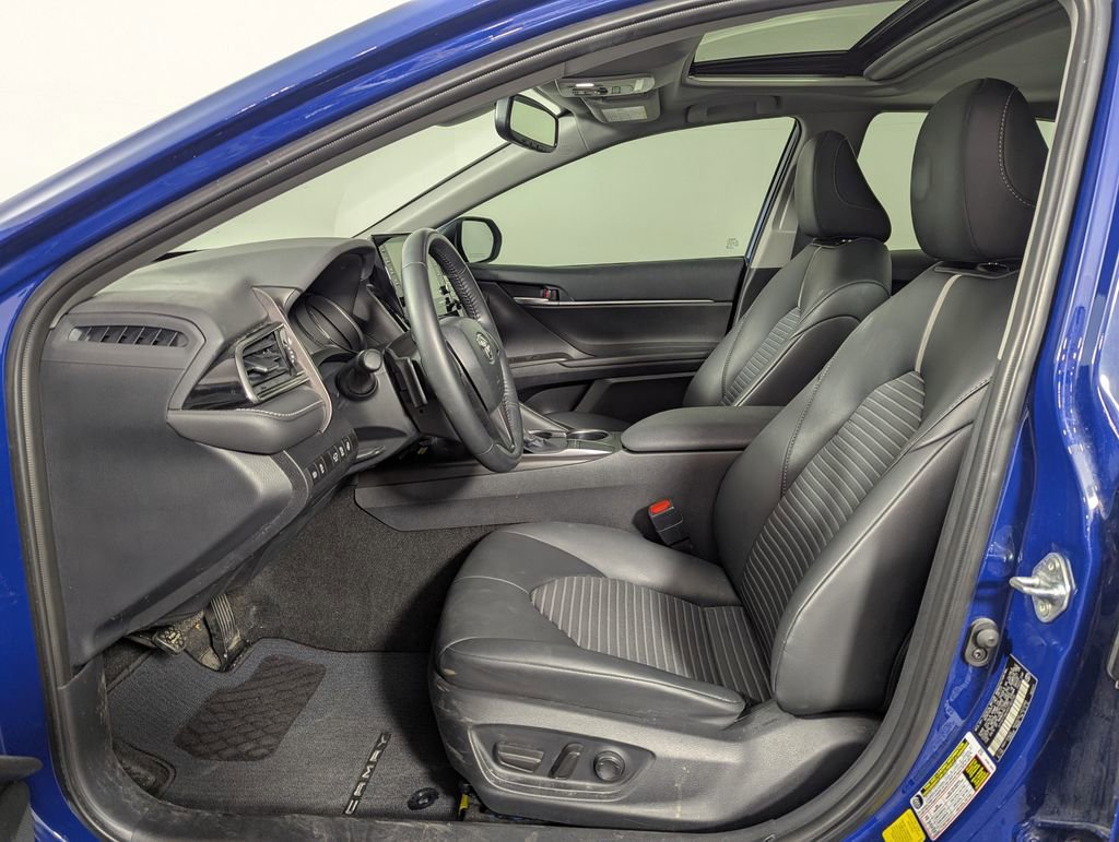 Used 2023 Toyota Camry SE w/ Cold Weather Package image 4
