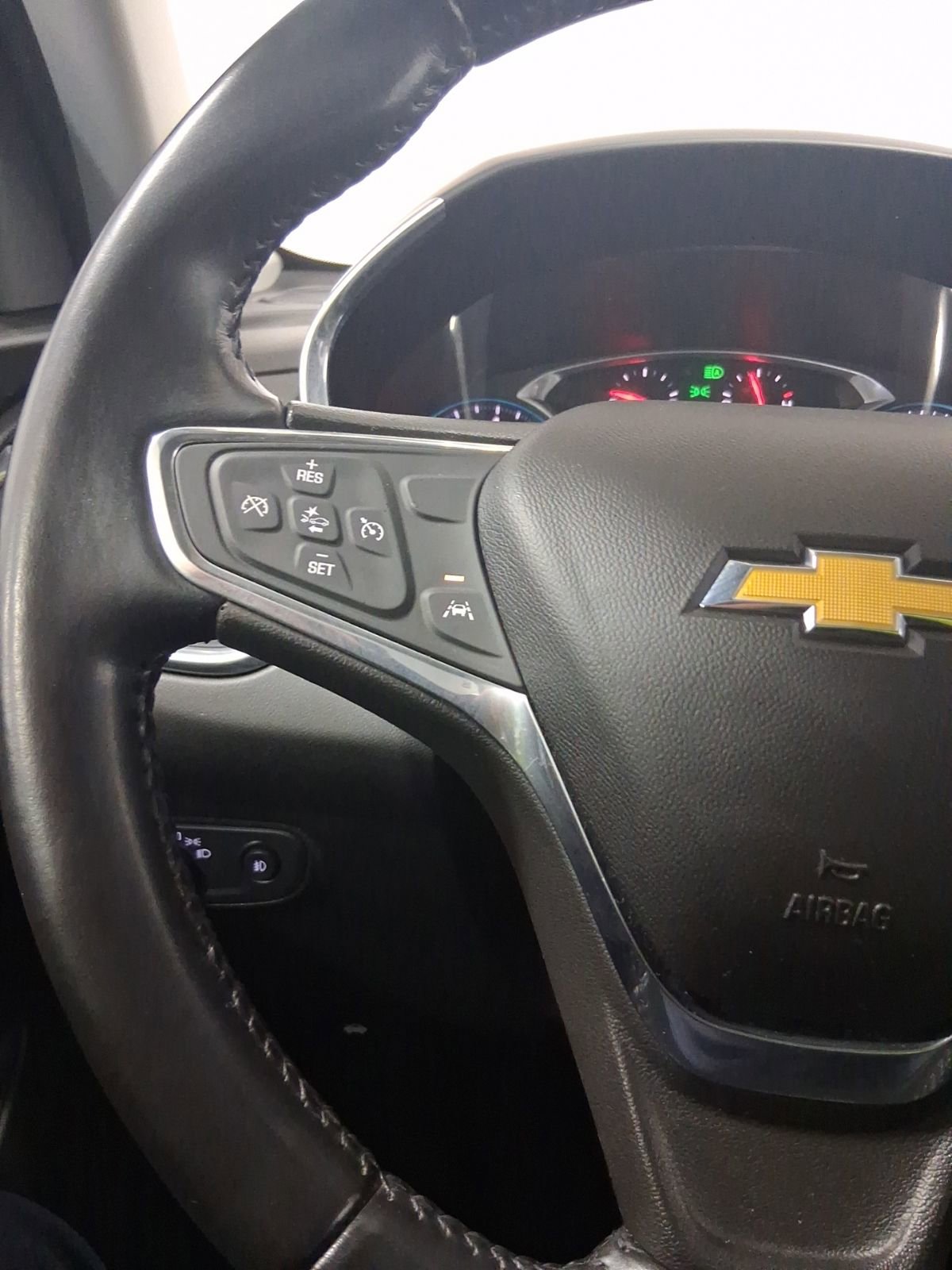 Used 2020 Chevrolet Equinox Premier w/ Premier Redline Edition FWD image 22