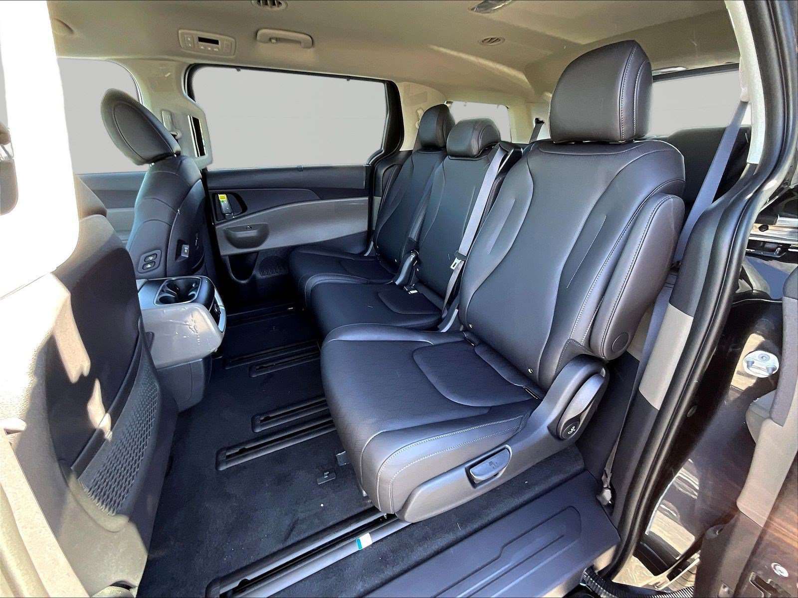 New 2027 Kia Carnival EX FWD image 18