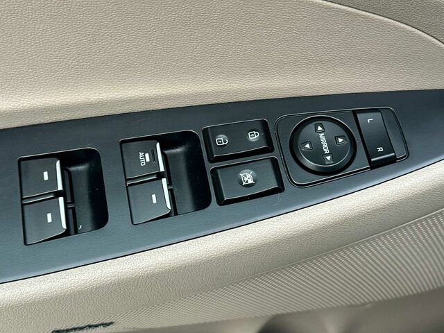 Used 2021 Hyundai Tucson Limited image 13