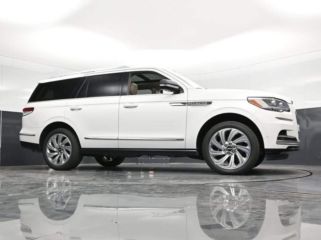 Used 2024 Lincoln Navigator Premiere AWD/4WD image 58