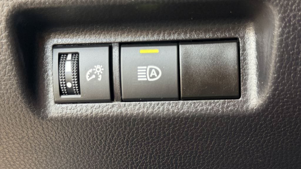 Used 2025 Toyota RAV4 XLE FWD image 23