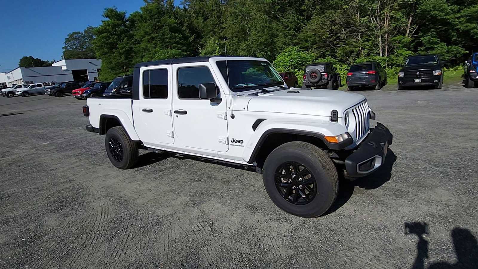 New 2023 Jeep Gladiator Sport image 2