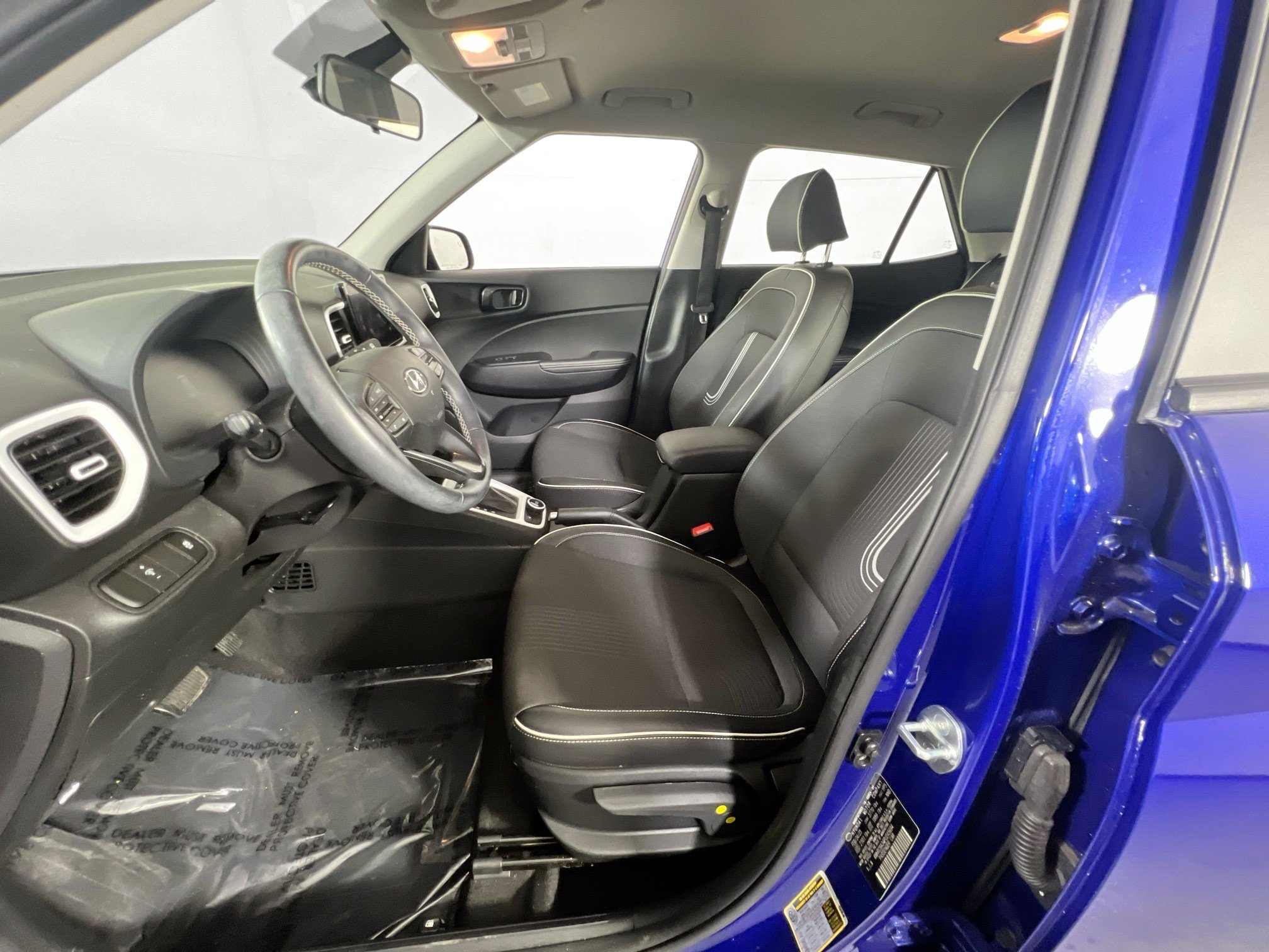 Used 2023 Hyundai Venue Limited w/ Cargo Package FWD image 21