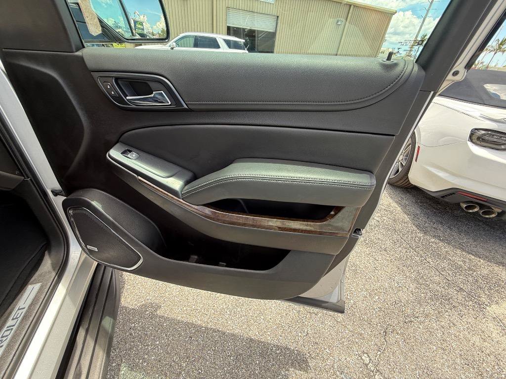 Used 2020 Chevrolet Suburban LT AWD/4WD image 17