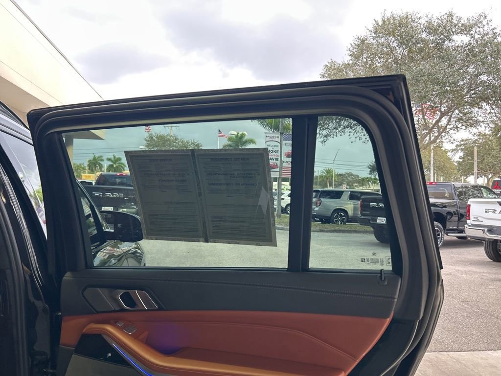 Used 2023 BMW X7 M60i w/ Executive Package image 41