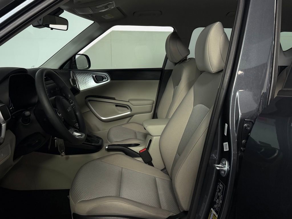 Used 2025 Kia Soul LX image 21