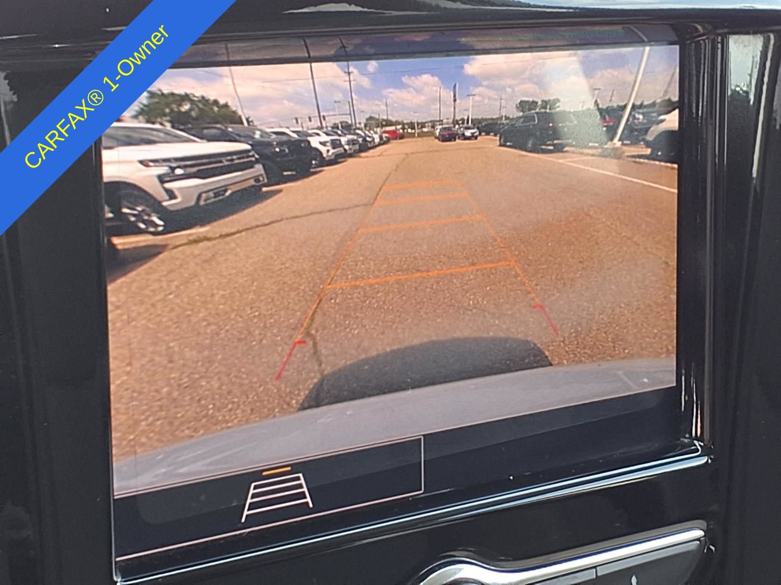 Used 2021 Chevrolet Traverse LS FWD image 23