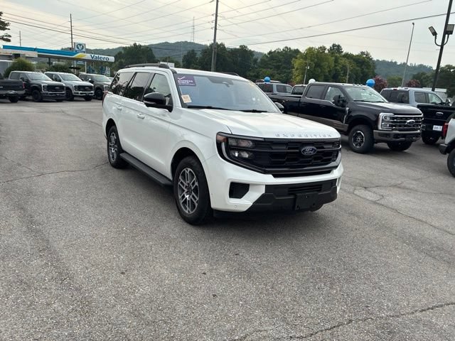 Used 2025 Ford Expedition Active AWD/4WD image 2
