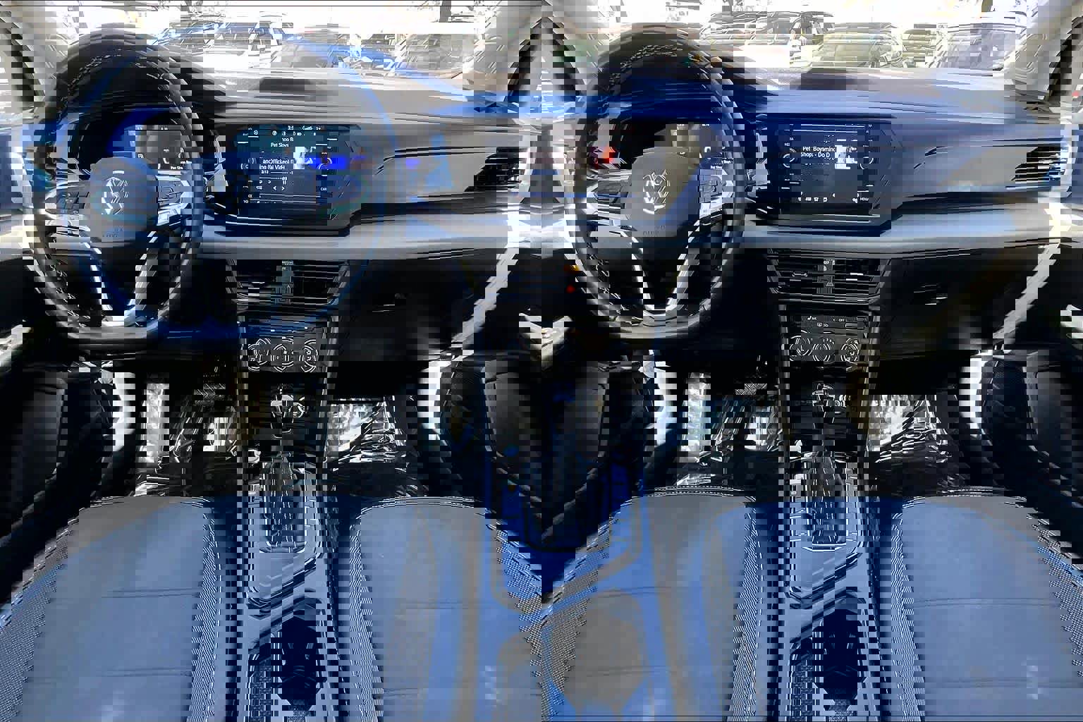 Used 2023 Volkswagen Taos SE w/ Panoramic Sunroof Package image 16