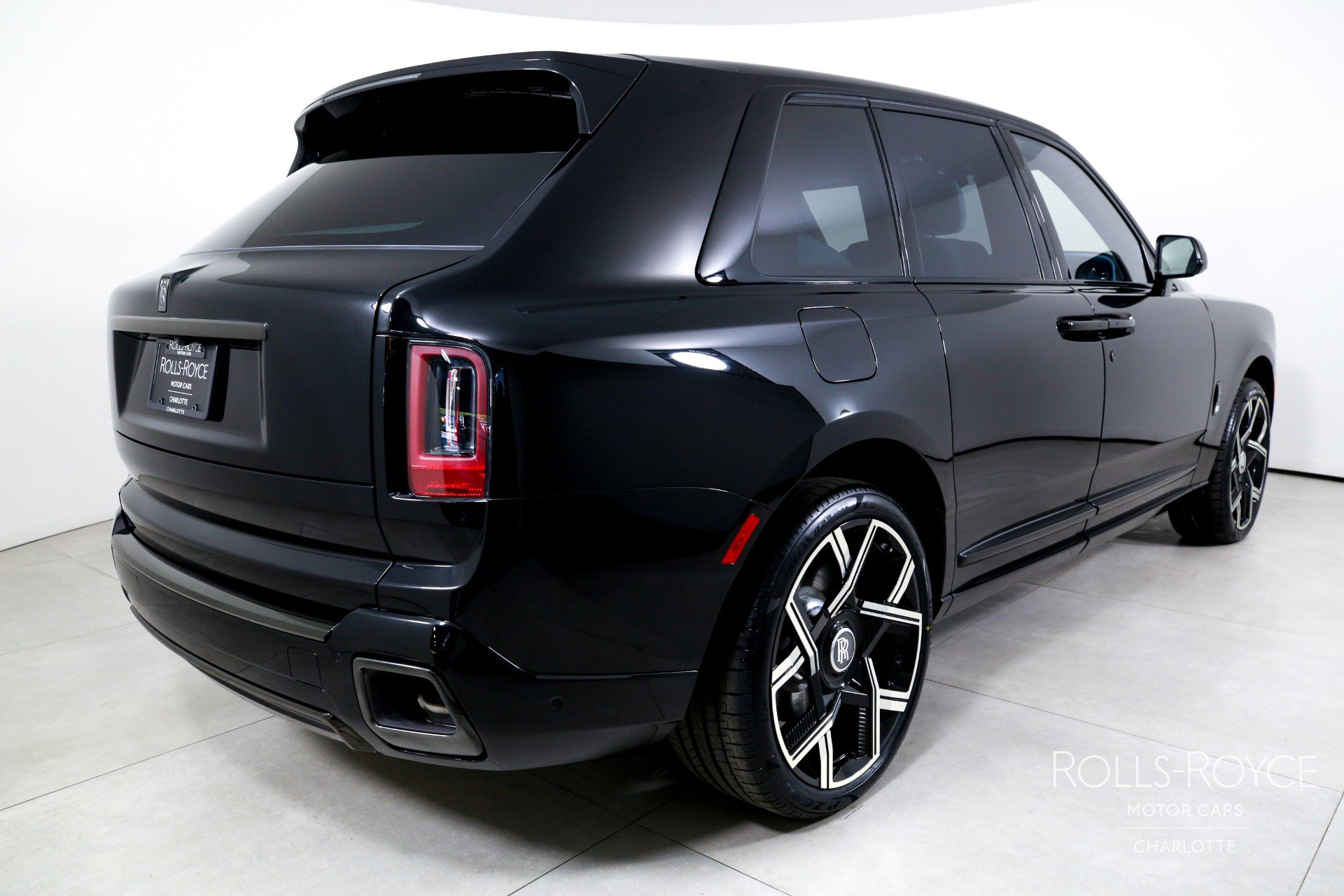 New 2026 Rolls-Royce Cullinan Black Badge image 2