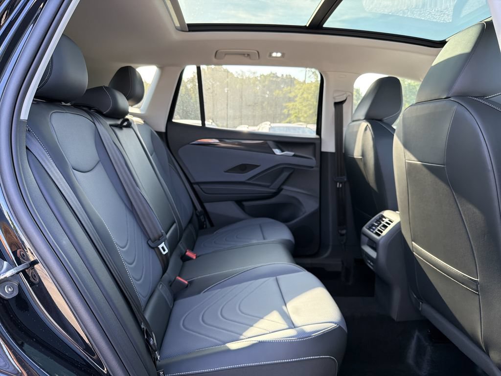 New 2026 Volkswagen Tiguan SE FWD image 16