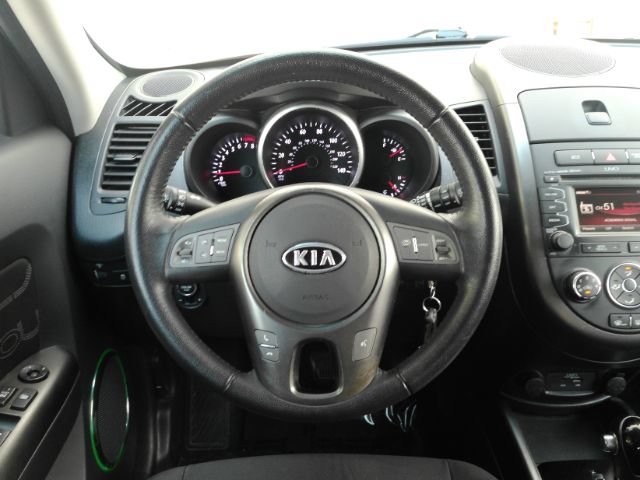 Used 2012 Kia Soul + w/ Audio Pkg FWD image 29