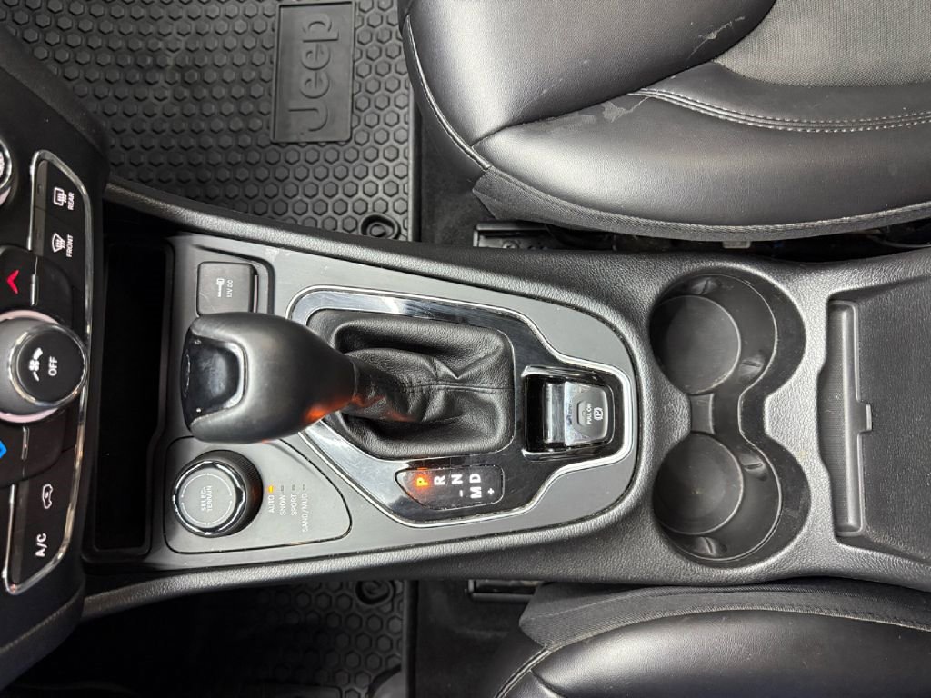 Used 2020 Jeep Cherokee Latitude Plus image 21