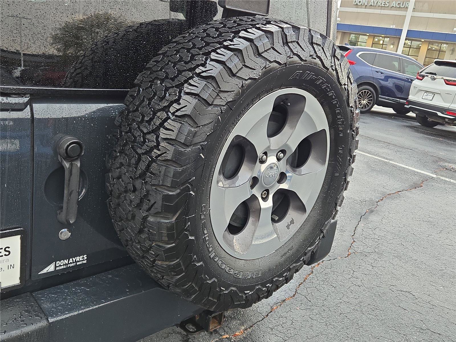 Used 2017 Jeep Wrangler Unlimited Sahara w/ Connectivity Group image 31