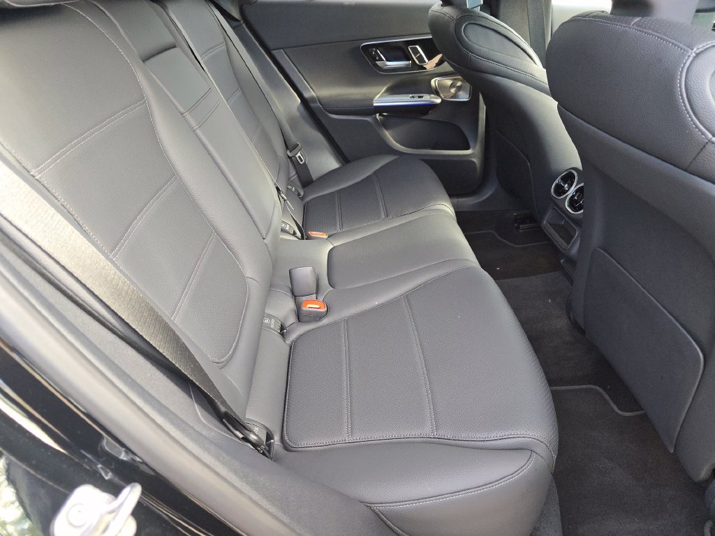 Used 2026 Mercedes-Benz GLC 300 4MATIC image 22
