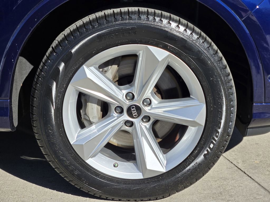 Certified 2023 Audi Q7 2.0T Premium w/ Convenience Package image 14