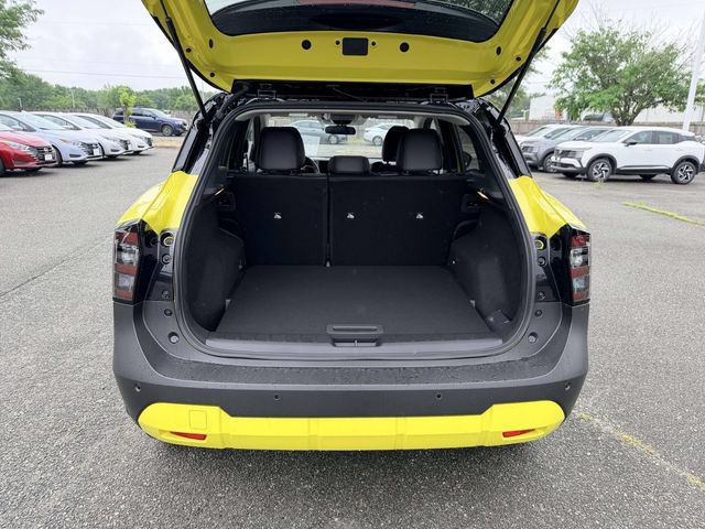 New 2026 Nissan Kicks SR w/ Cold Weather Package FWD image 12