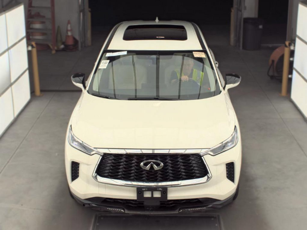 Used 2025 INFINITI QX60 Pure AWD/4WD image 3