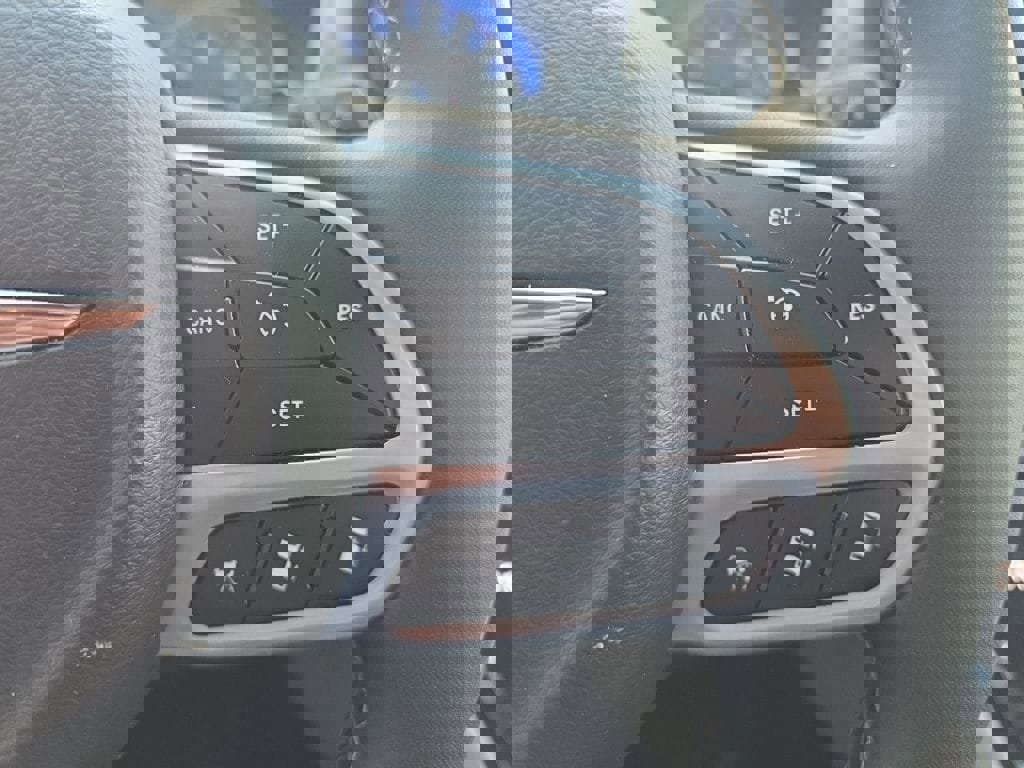 Used 2024 Chrysler Pacifica Touring-L image 21