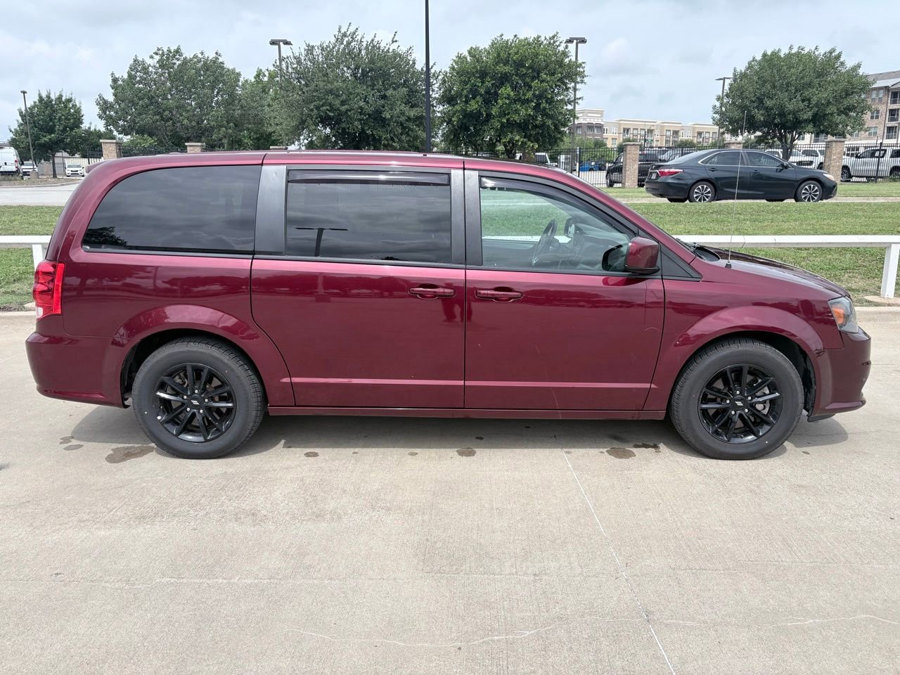 Used 2020 Dodge Grand Caravan GT FWD image 3