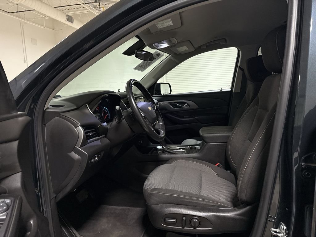 Used 2018 Chevrolet Traverse LT FWD image 19