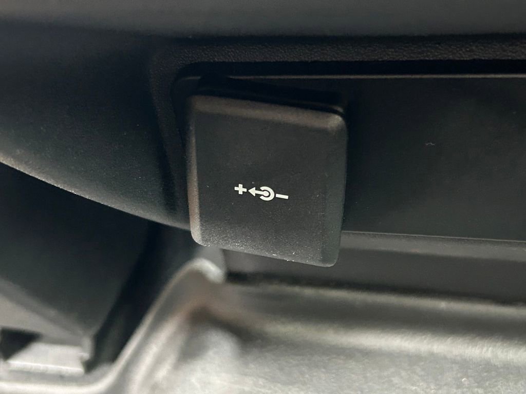 Used 2021 Land Rover Range Rover Evoque SE AWD/4WD image 24