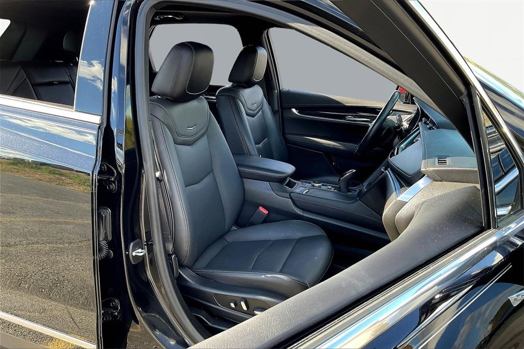 Used 2022 Cadillac XT5 Premium Luxury w/ LPO, Floor Liner Package image 30