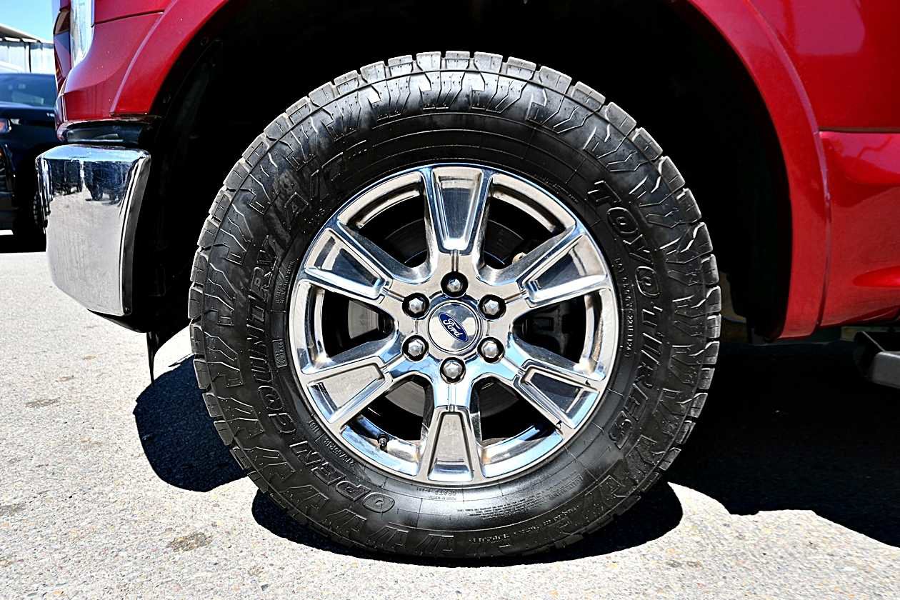 Used 2015 Ford F150 Lariat w/ Equipment Group 502A Luxury AWD/4WD image 11