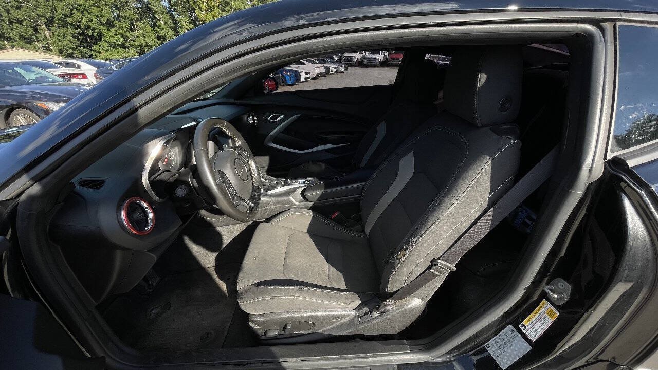 Used 2018 Chevrolet Camaro LT w/ RS Package RWD image 10