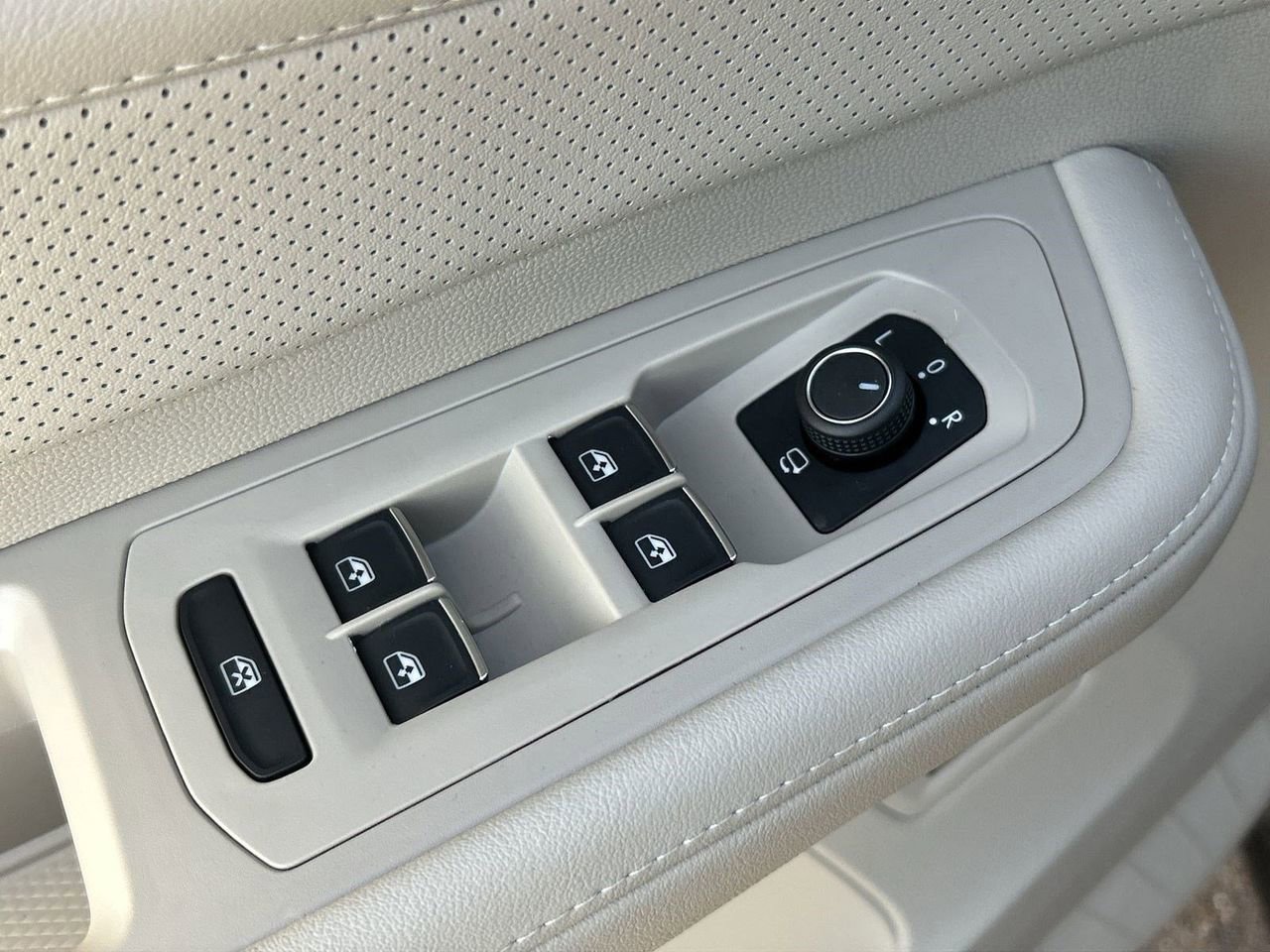 New 2026 Volkswagen Atlas SEL Premium R-Line image 17