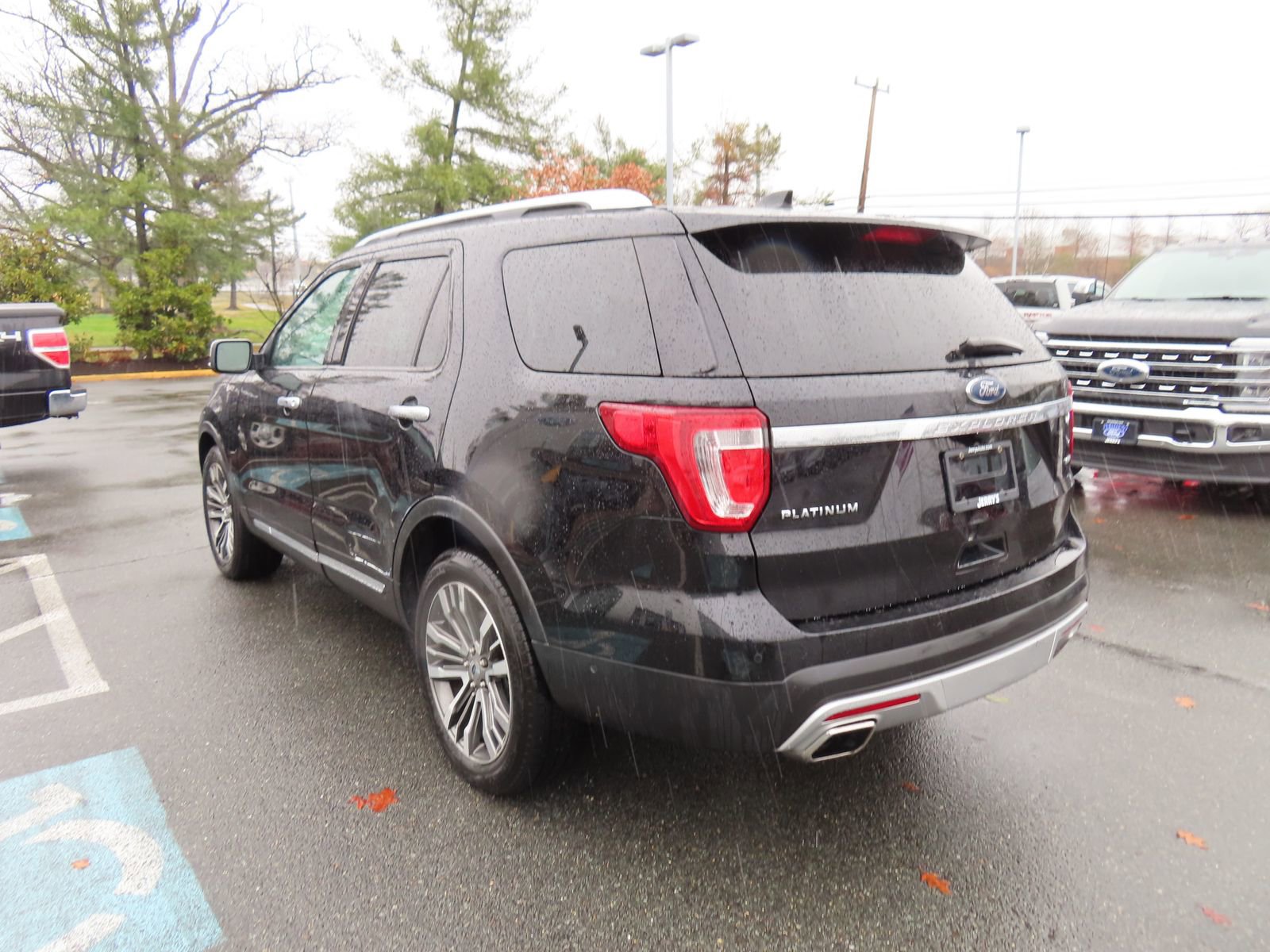 Used 2017 Ford Explorer Platinum image 7