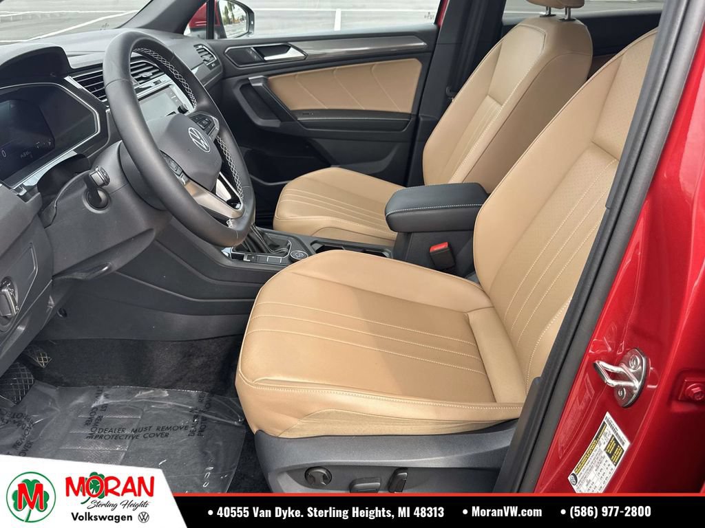 Certified 2024 Volkswagen Tiguan SE AWD/4WD image 18