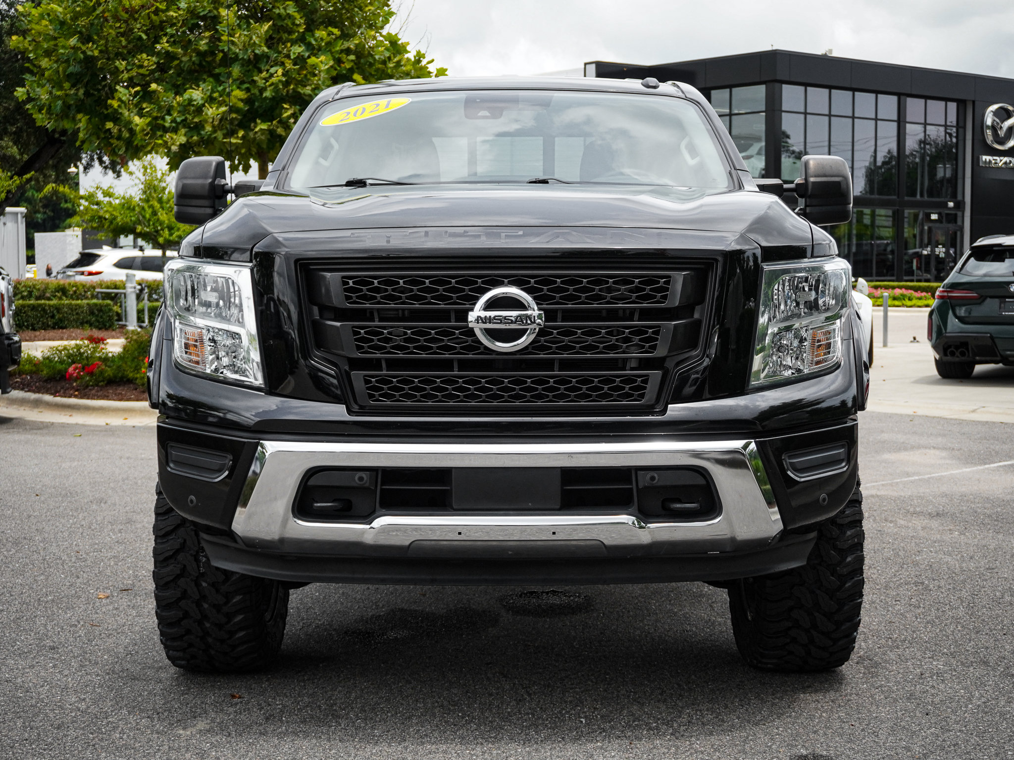 Used 2021 Nissan Titan SV w/ SV Convenience Package AWD/4WD image 3