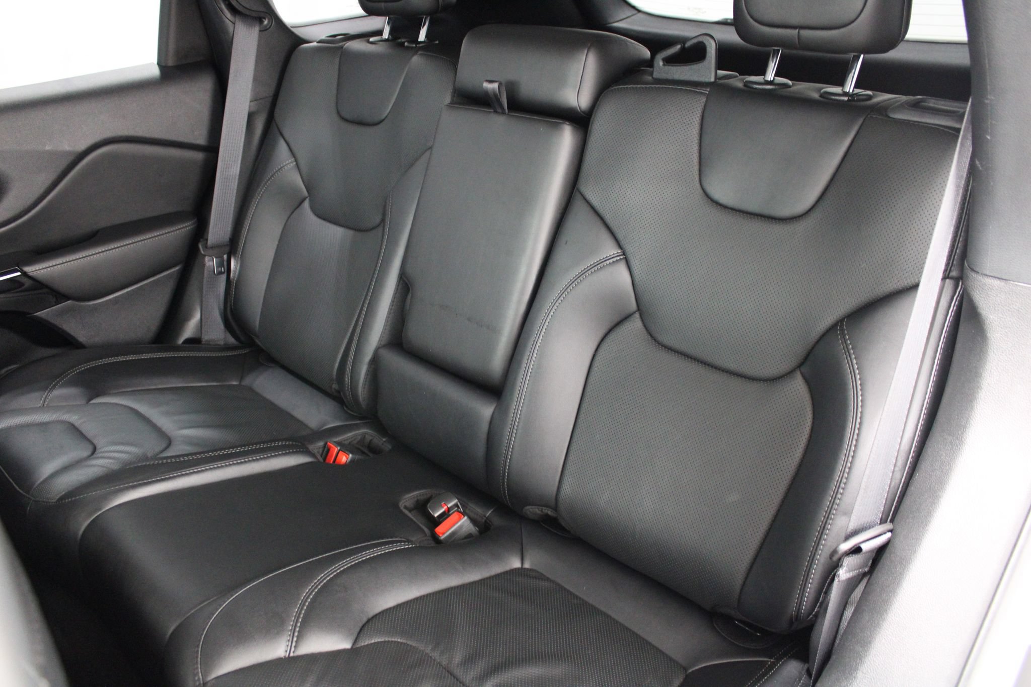 Used 2023 Jeep Cherokee Altitude Lux AWD/4WD image 18