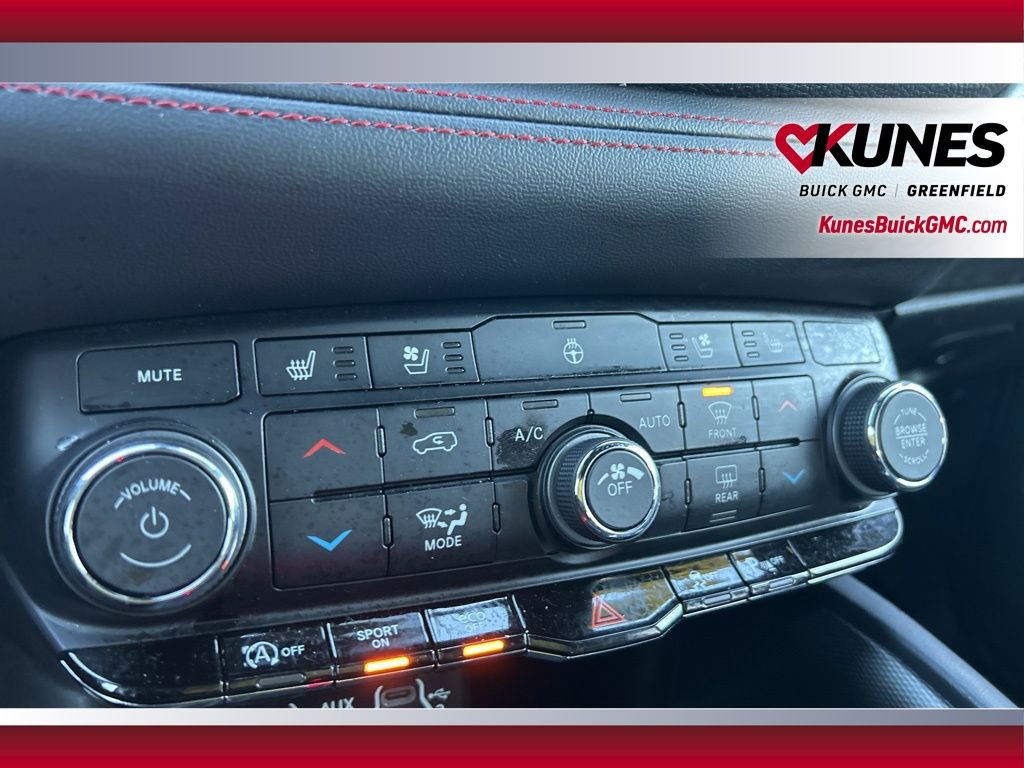 Used 2024 Dodge Durango GT image 28