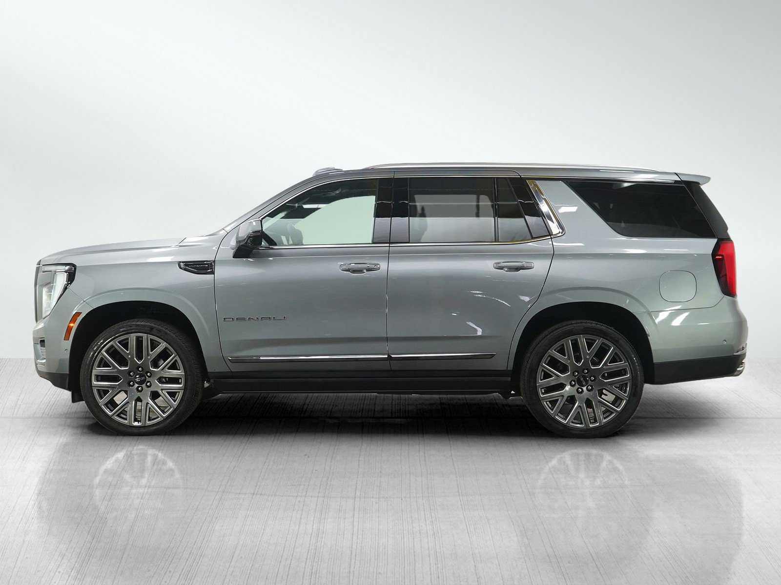 Used 2025 GMC Yukon Denali Ultimate w/ LPO, Floor Liner Package image 2