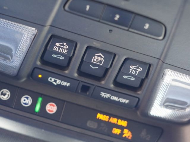 Used 2023 Buick Enclave Avenir w/ Avenir Technology Package FWD image 39