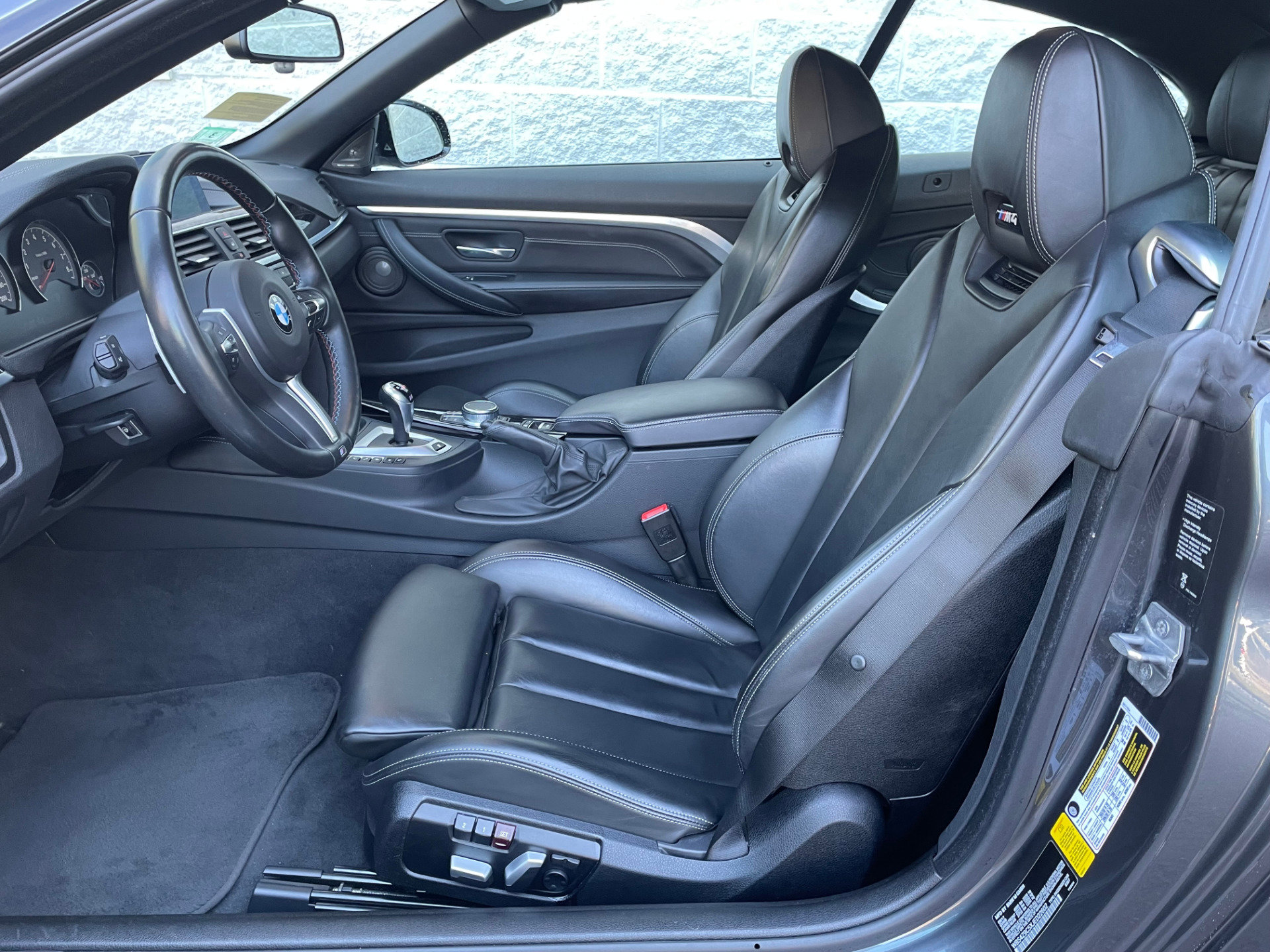 Used 2018 BMW M4 Convertible RWD image 12