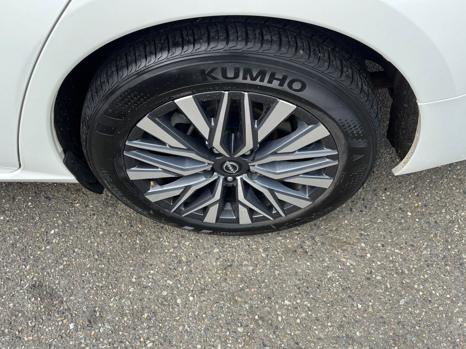 Used 2025 Nissan Altima 2.5 SV FWD image 31
