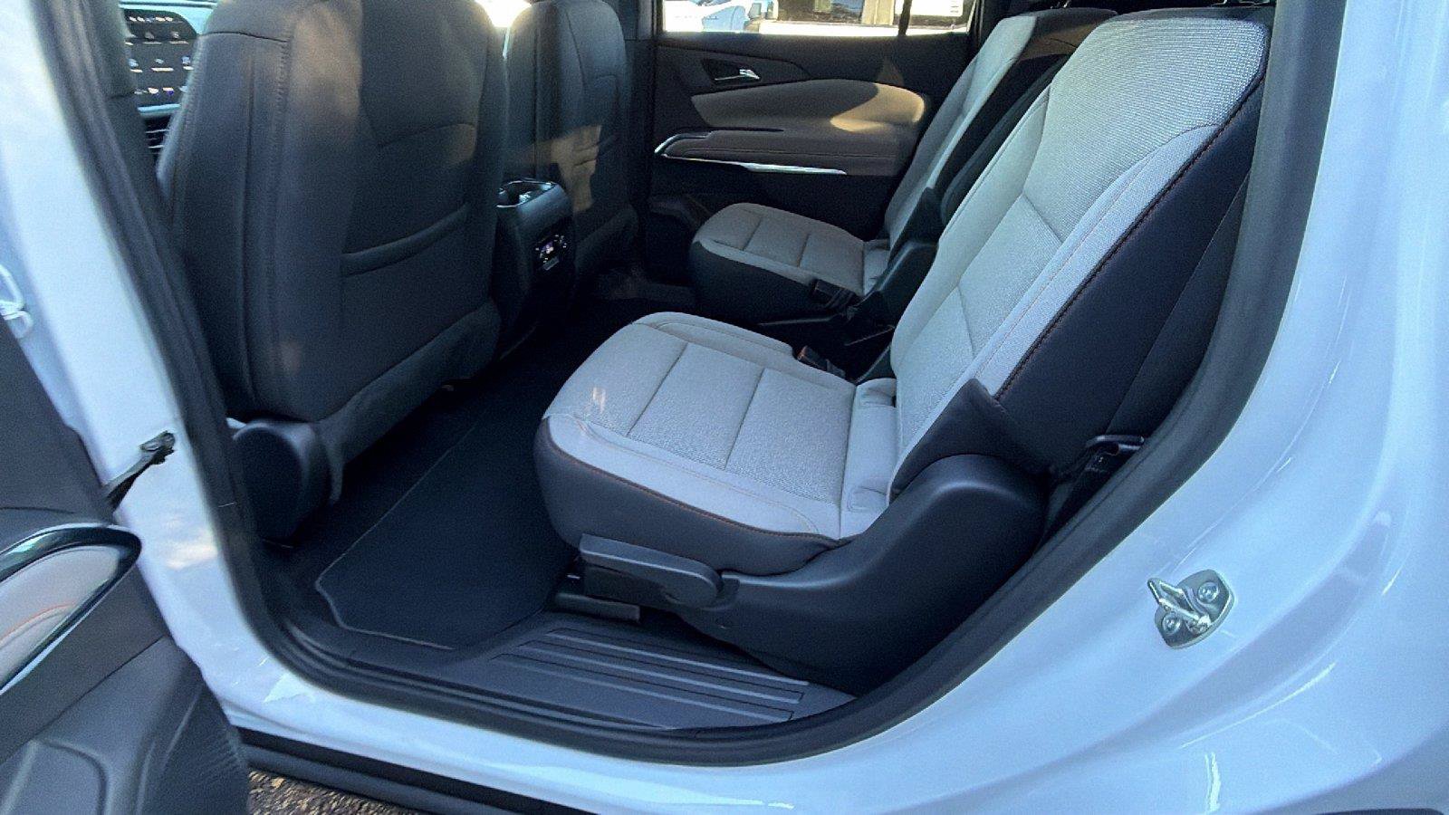 New 2027 Chevrolet Traverse LT FWD image 18