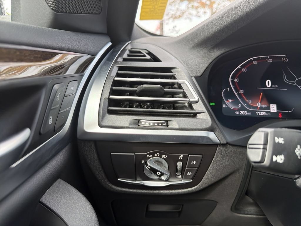 Used 2023 BMW X4 xDrive30i AWD/4WD image 19