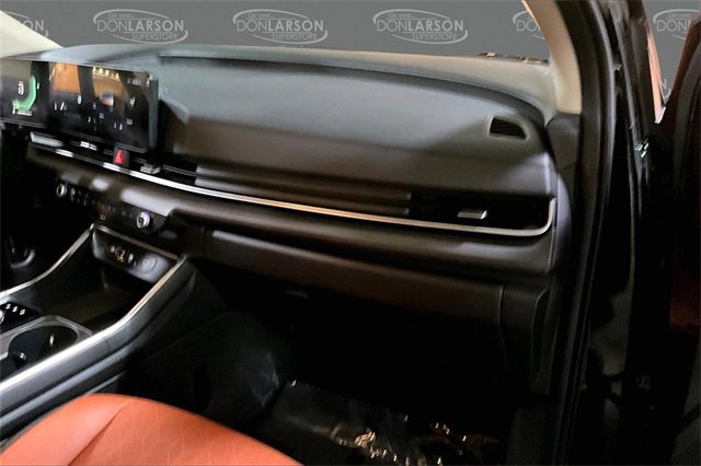 Used 2025 Kia Carnival EX image 33