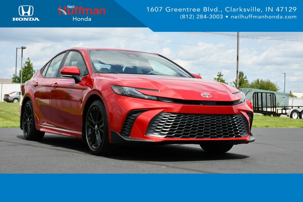 Used 2025 Toyota Camry SE FWD image 1