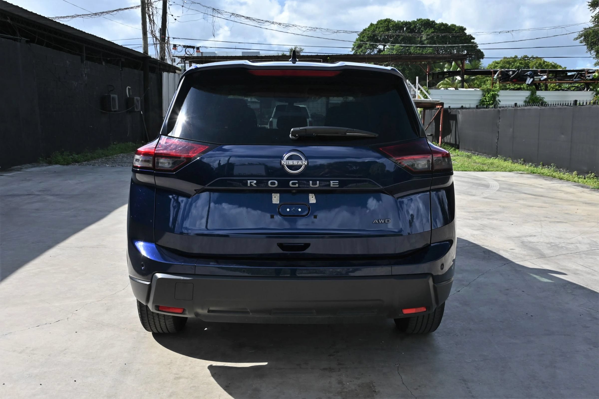 Used 2025 Nissan Rogue SV AWD/4WD image 5
