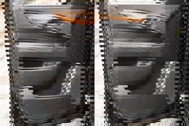 Used 2017 Cadillac Escalade ESV Premium Luxury image 18