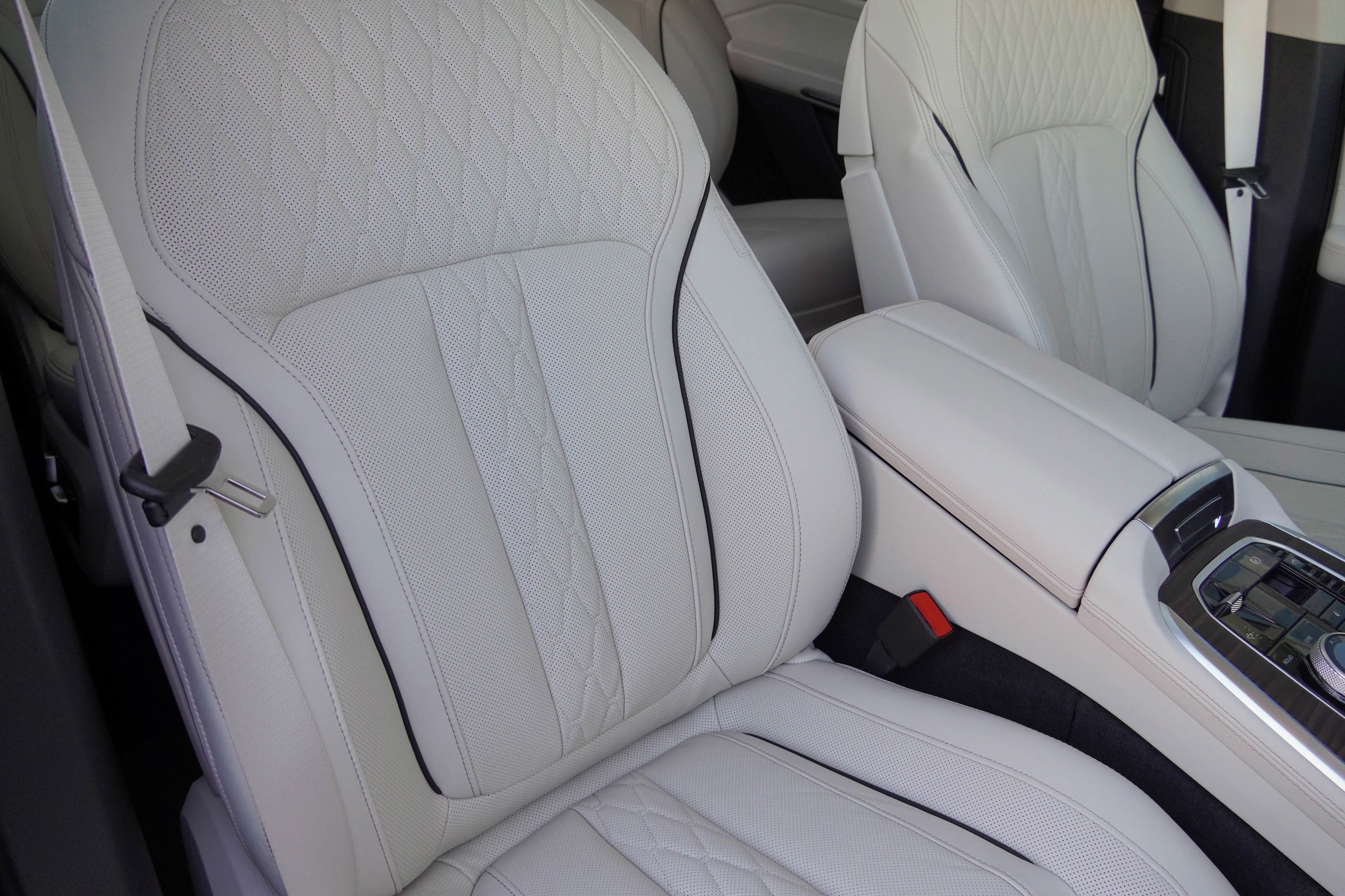 Used 2026 BMW X7 xDrive40i w/ Executive Package image 13