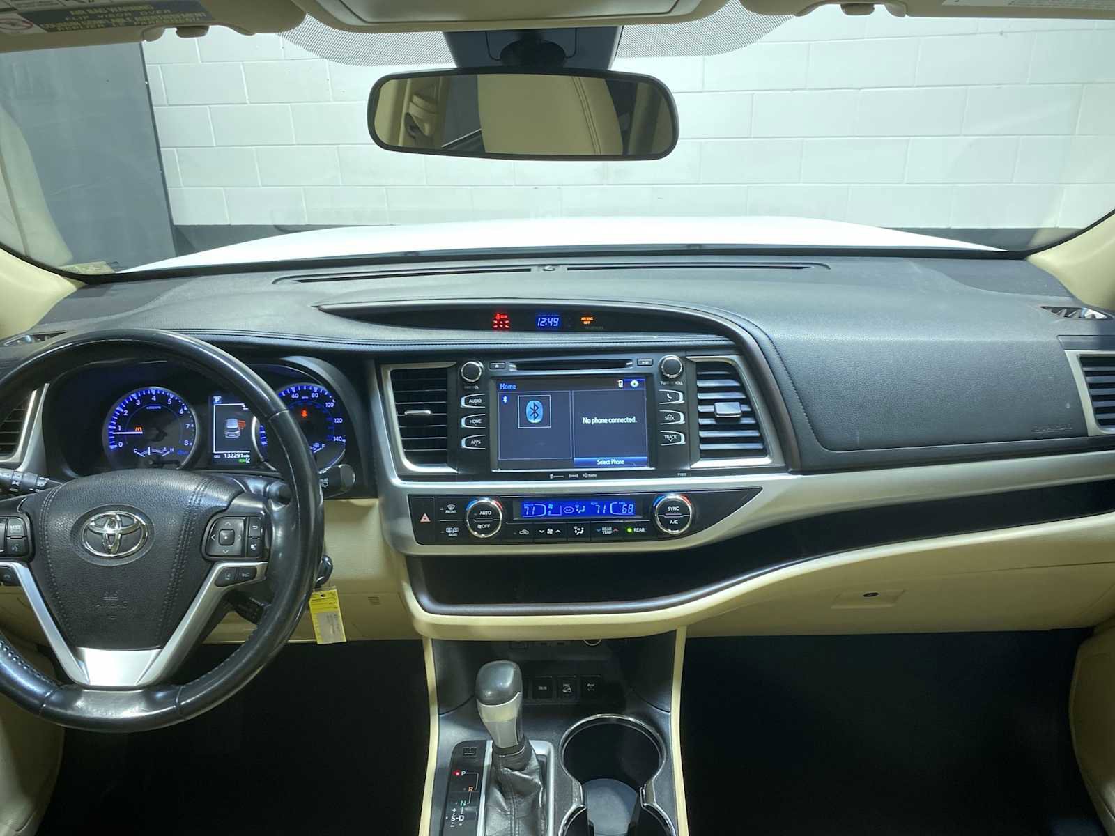 Used 2019 Toyota Highlander Plus AWD/4WD image 10