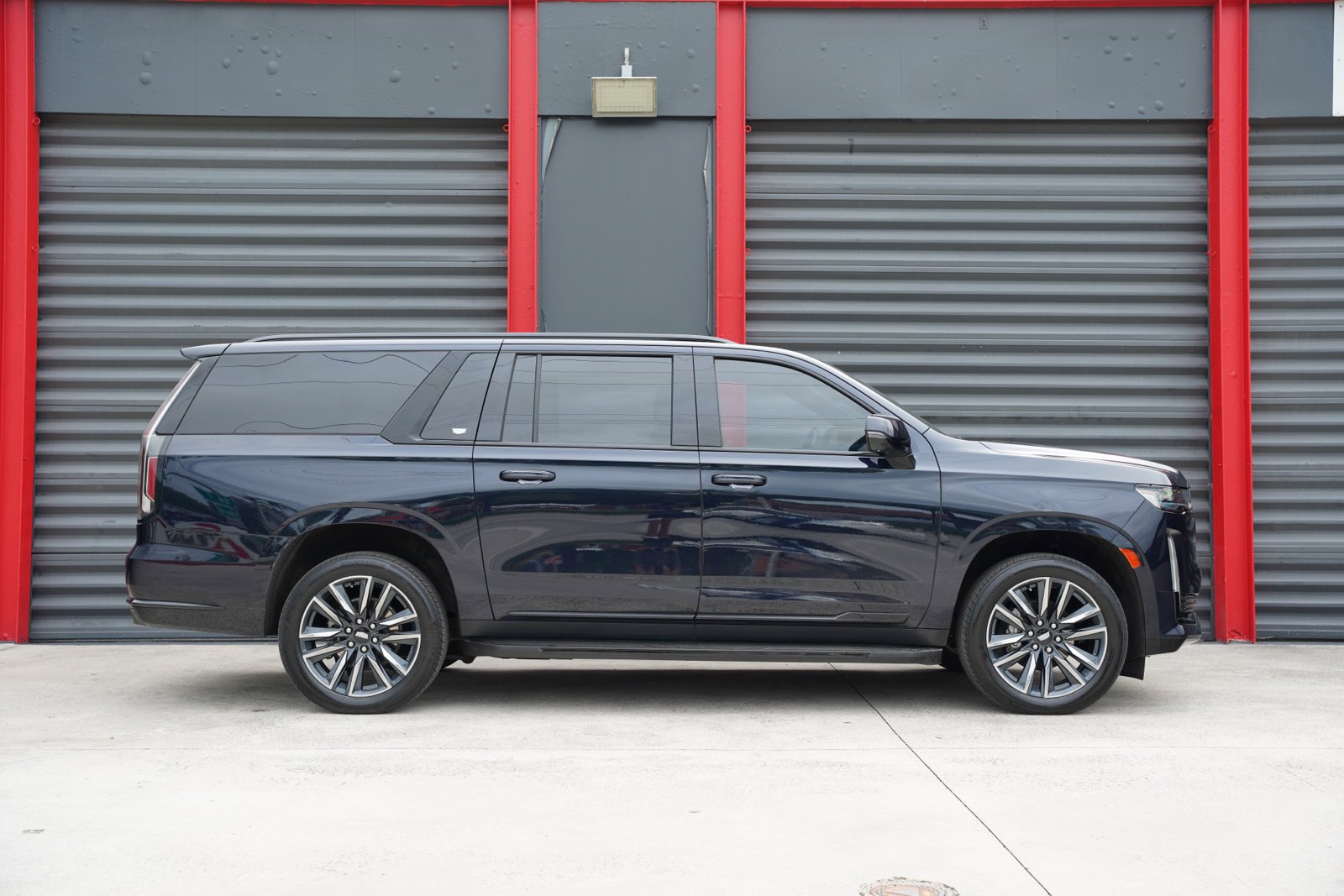 Used 2024 Cadillac Escalade ESV Sport AWD/4WD image 15