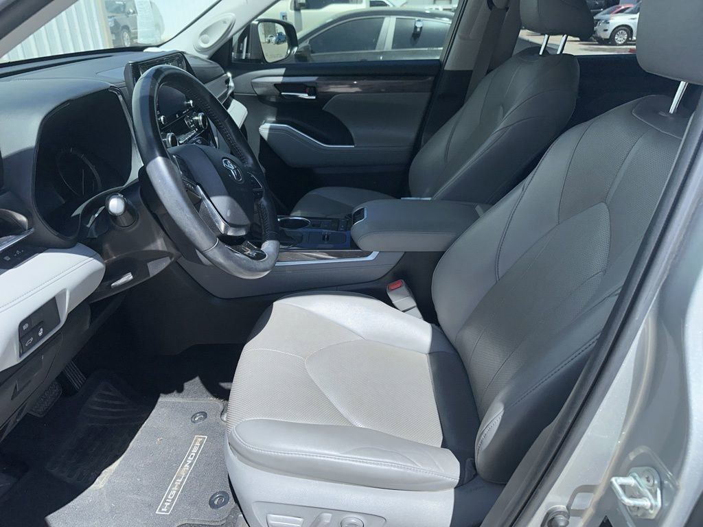 Used 2020 Toyota Highlander Limited image 8